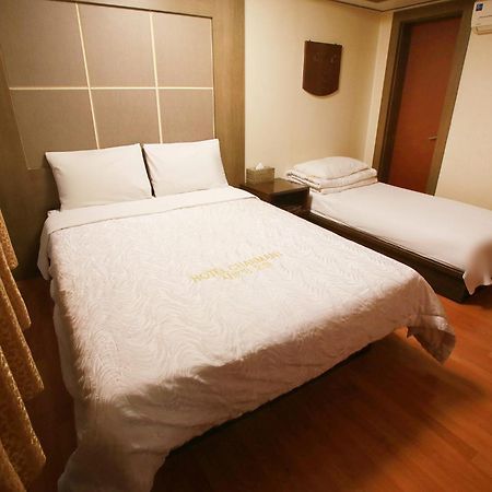 Charmant Hotel Suwon Bagian luar foto