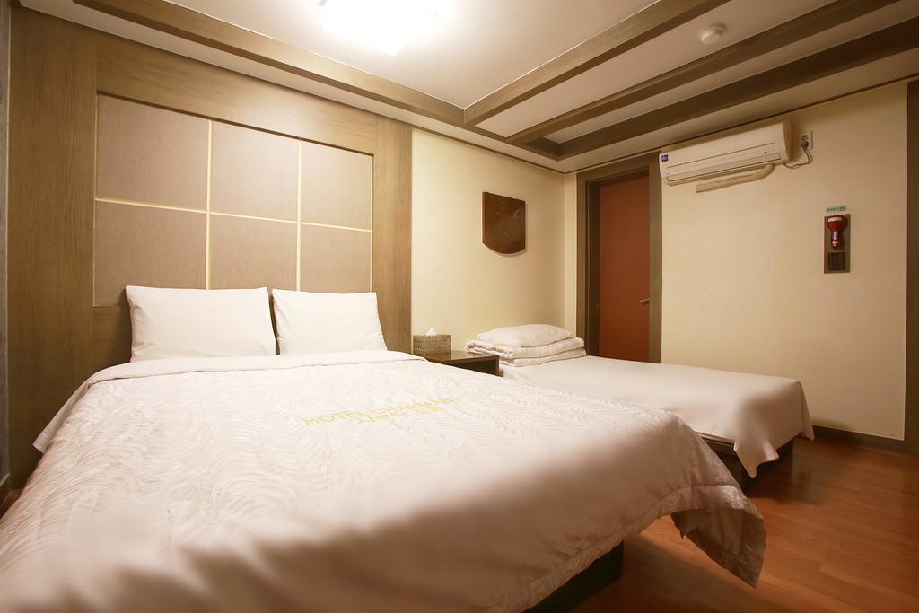 Charmant Hotel Suwon Bagian luar foto