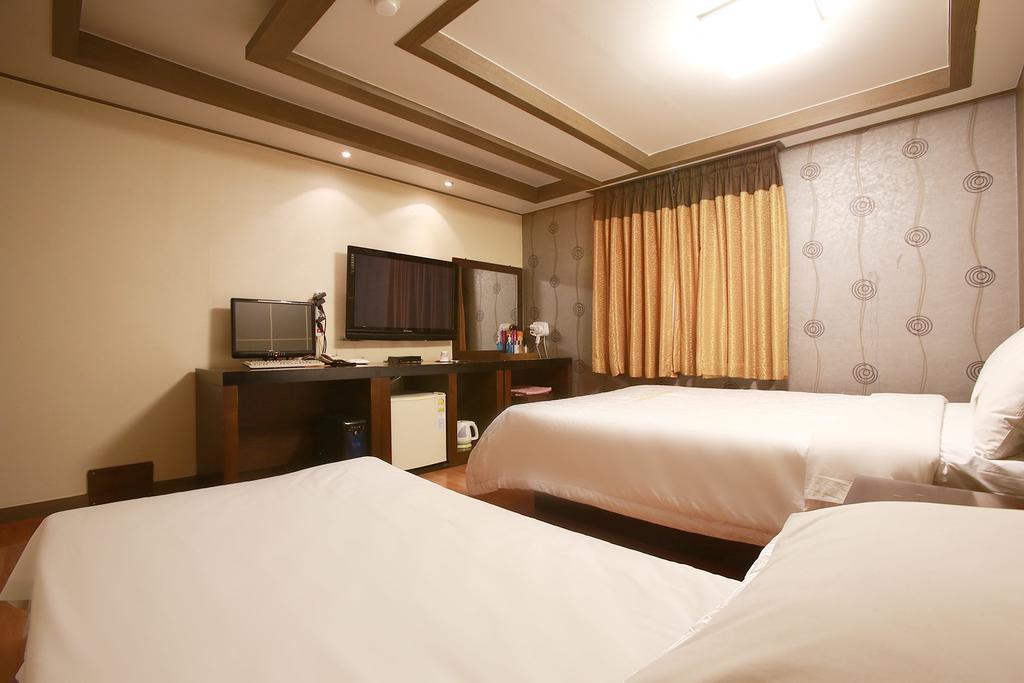 Charmant Hotel Suwon Bagian luar foto