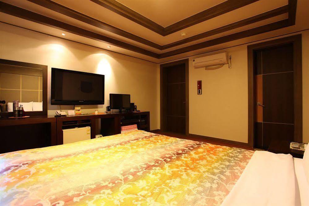 Charmant Hotel Suwon Bagian luar foto