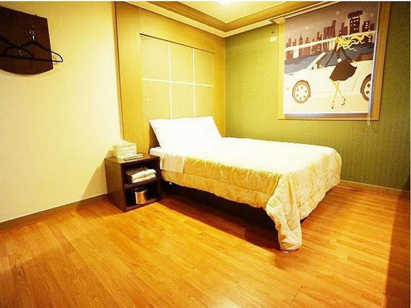 Charmant Hotel Suwon Bagian luar foto